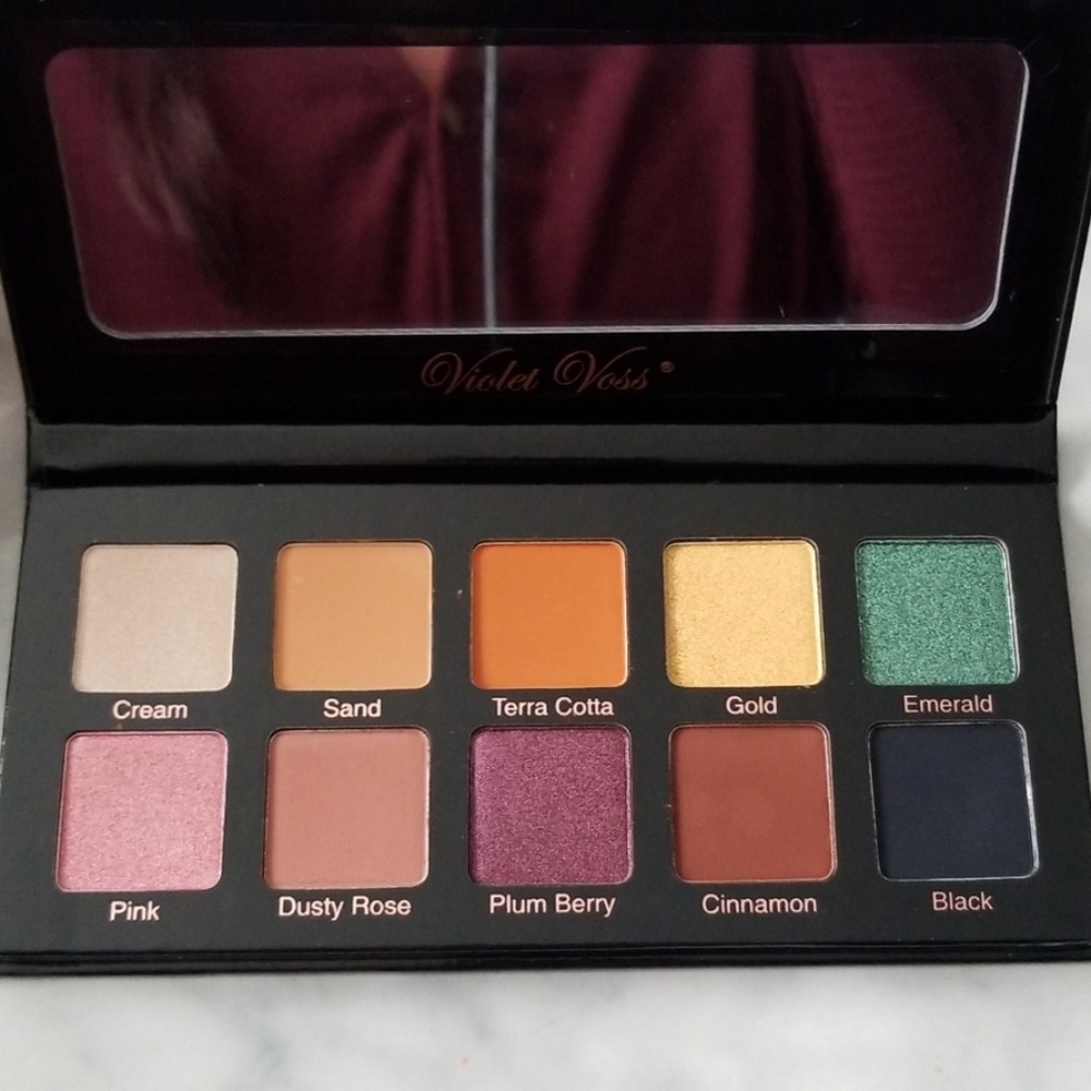 NEW Violet Voss Essentials Eyeshadow Palette